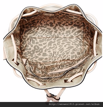 2015-05-05 17_55_57-Canaan Snake-Embossed Bucket Bag _ GuessFactory.com.png