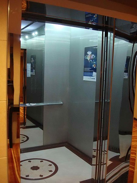 電梯1.jpg