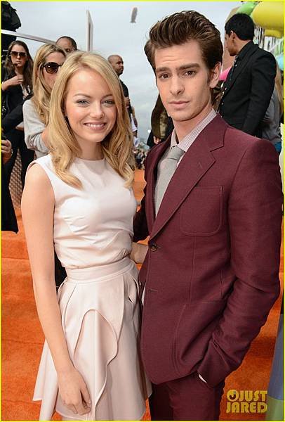 emma-stone-andrew-garfield-kca-2012-03