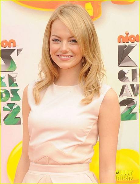 emma-stone-andrew-garfield-kca-2012-04