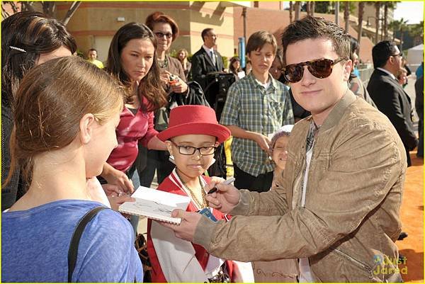 josh-hutcherson-dayo-okeniyi-kcas-01