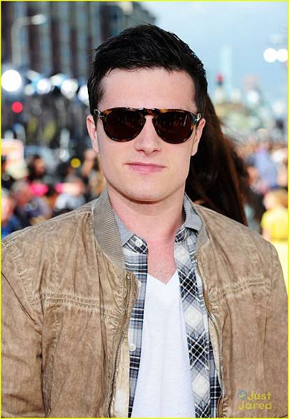 josh-hutcherson-dayo-okeniyi-kcas-10