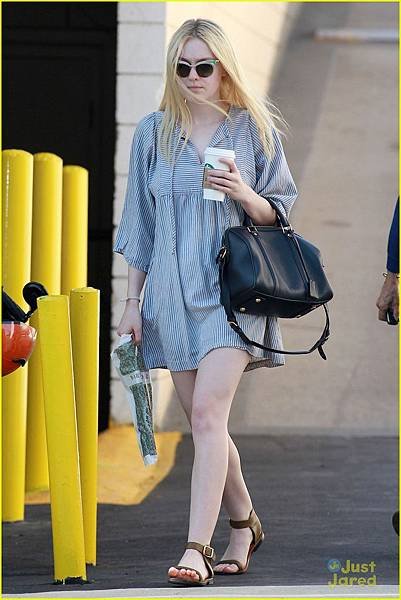 dakota-fanning-bn-stop-03