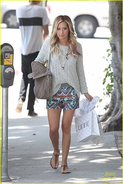 ashley-tisdale-unite-shopper-01