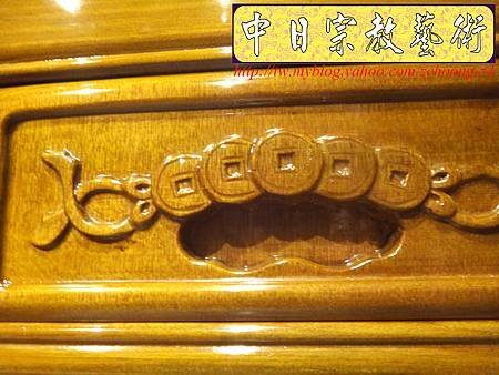 M9606.精雕神桌樣式~柚木元寶佛桌製作 2尺9單上桌.JPG