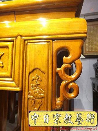 M9609.精雕神桌樣式~柚木元寶佛桌製作 2尺9單上桌.JPG