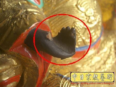 K2305.黑面媽祖神像整修貼金箔~斷指接合處裡.JPG