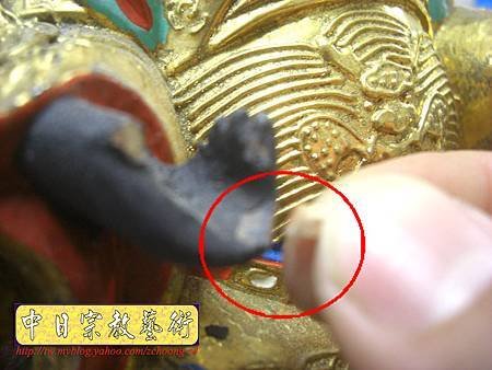 K2309.黑面媽祖神像整修貼金箔~斷指接合處裡.JPG