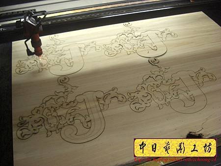 I3203.鋼琴造型雕刻製作 實木材質雷射雕刻切割.JPG
