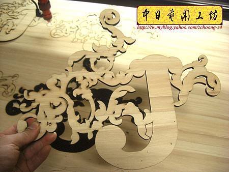 I3204.鋼琴造型雕刻製作 實木材質雷射雕刻切割.JPG