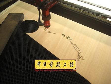 I3216.鋼琴造型雕刻製作 實木材質雷射雕刻切割.JPG