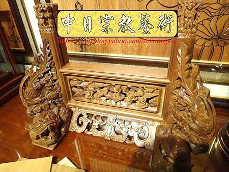 E6822.客家大牌雕刻 雙獅祖先牌位雕刻 肖楠木公媽牌製作.JPG