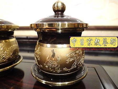 F4405.高級神桌銅器~雙色雙龍杯 黑檀鋸花片供水桌.JPG
