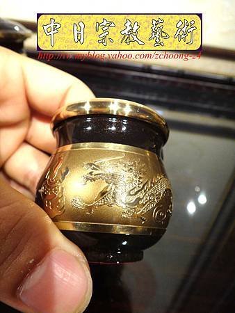 F4407.高級神桌銅器~雙色雙龍杯 黑檀鋸花片供水桌.JPG