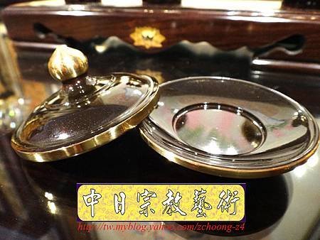 F4413.高級神桌銅器~雙色雙龍杯 黑檀鋸花片供水桌.JPG