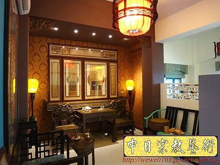 N20313.高級民宿裡的現代佛堂設計~7尺仿古式神桌佛桌雷射雕刻實木神聯佛聯.JPG
