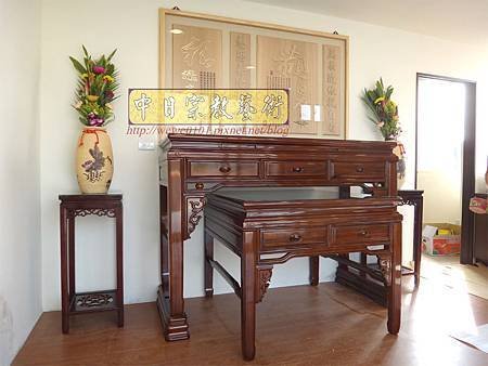 N21004.5尺8漢式神桌 紫檀色系佛桌樣式 神桌花架 觀自在神聯 木雕佛聯 佛堂設計精選.JPG