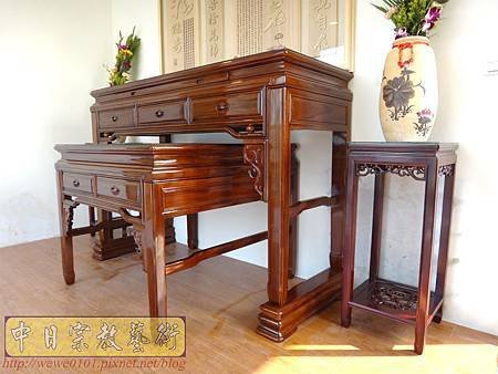 N21009.5尺8漢式神桌 紫檀色系佛桌樣式 神桌花架 觀自在神聯 木雕佛聯 佛堂設計精選.JPG