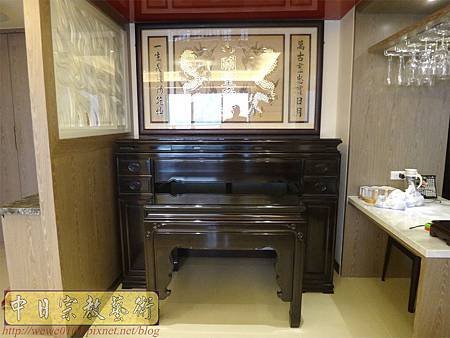 N22512.黑檀櫃型神桌佛桌5尺8 實木關聖帝君神聯 雙龍捧珠版.JPG