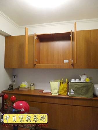 N24612.小公寓的掛壁式佛櫥運用.JPG