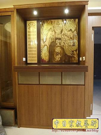 N26001.系統櫃式神桌神櫥 關聖帝君神聯 神桌龍圖木雕.JPG