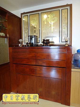 N26201.五尺一櫃式佛堂設計 箱桶型神桌佛桌 木雕金箔佛聯.JPG
