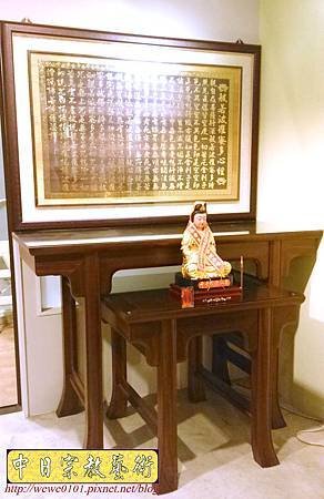 M30602.發字型神桌設計 5尺1佛桌樣示 雷射雕刻心經木雕聯 神桌神龕後貼設計.JPG