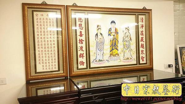 N31608.佛桌與祖先桌分開樣式 4尺2黑檀桌搭1尺58公媽桌 西方三聖佛畫.jpg