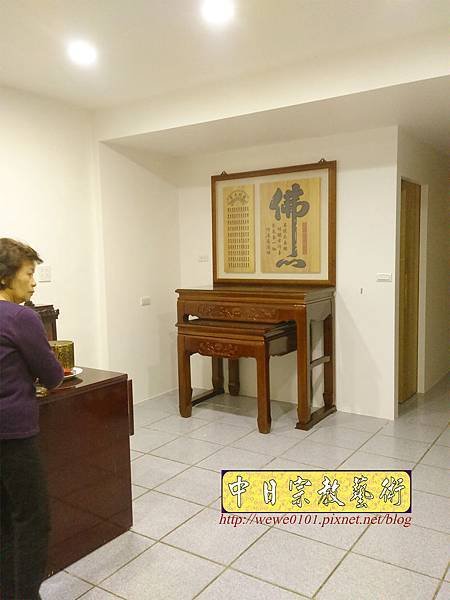 N34009.四尺二直腳蓮花桌板佛桌 佛心木雕佛祖聯.JPG