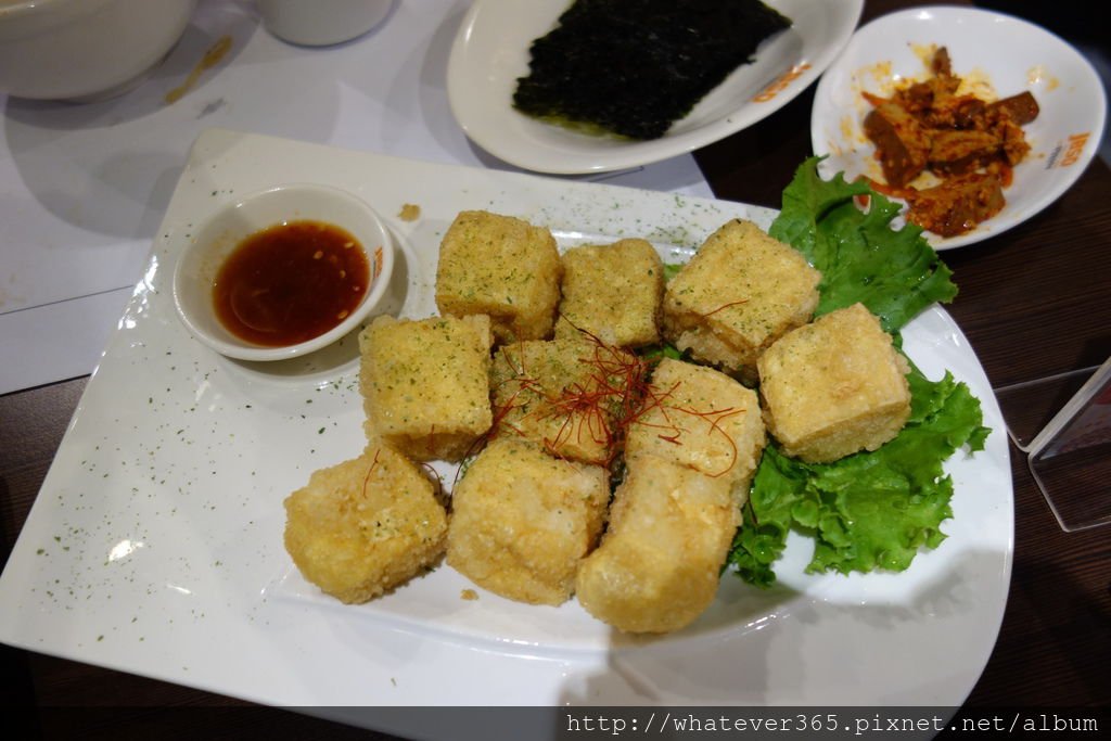 食 台北101/市貿 ATT 4 FUN JBSD涓豆腐 韓式料理專門店 →海鮮煎餅、 春川辣炒雞、泡菜嫩豆腐煲