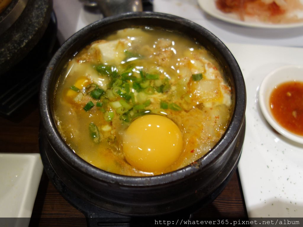 食 台北101/市貿 ATT 4 FUN JBSD涓豆腐 韓式料理專門店 →海鮮煎餅、 春川辣炒雞、泡菜嫩豆腐煲