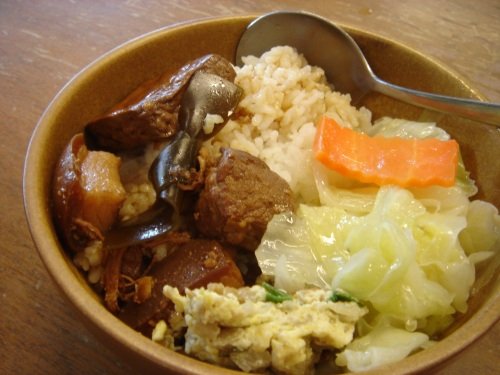華陶窯。割稻仔飯-滷焢肉