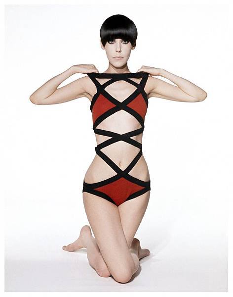 peggy-moffitt-modeling-rudi-gernreich-design-1971-photo-by-william-claxton-post-b-805x1024