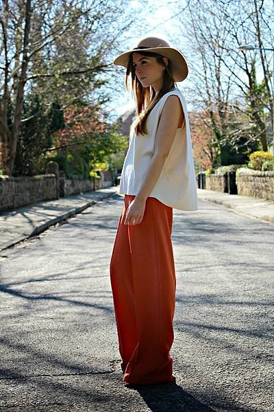 outfit-orange-wide-leg-trousers-white-top.jpg