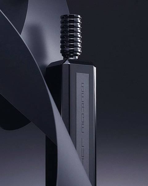 【Serge Lutens】Perilleusement votre (走鋼索的你) #13267.jpg