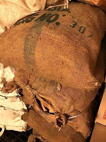 【E-Oud】India Mysore Sandalwood (印度邁索爾檀香油) 2.jpg