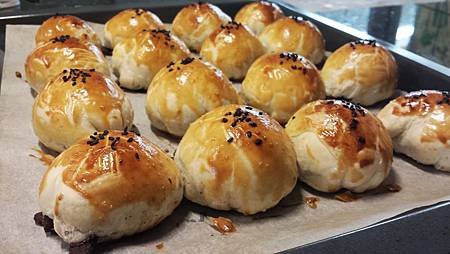 蛋黃酥出爐！