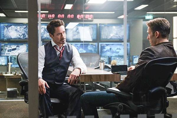 captain-america-civil-war-robert-downey-jr-chris-evans.jpg