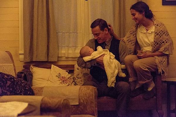 the-light-between-oceans-michael-fassbender-alicia-vikander-rachel-weisz-000909.jpg-r_1920_1080-f_jpg-q_x-xxyxx.jpg