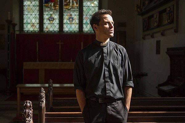 fleabag-season-2-priest.jpg