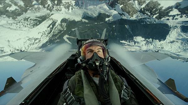 220511102708-01-top-gun-maverick.jpg