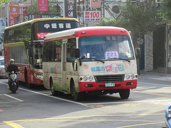 桃園市公車 221 桃園區公所環紅甲線 (經寶山街)