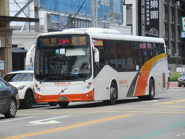 桃園客運 2012 VOLVO B7RLE 077-FX