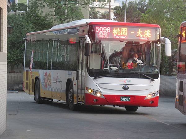 桃園客運 2015 YUTONG ZK6118HGA 582