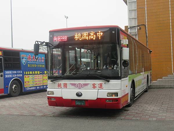 桃園客運 2015 YUTONG ZK6128HG 588-