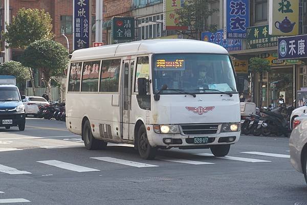 桃園市公車 221 桃園區公所環紅甲線 (經寶山街)