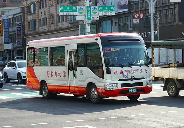 桃園市公車 221 桃園區公所環紅甲線 (經寶山街)