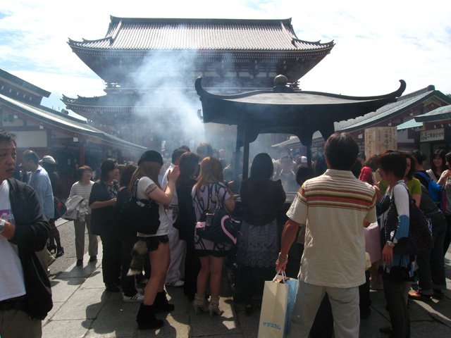 asakusa_temple_4.jpg