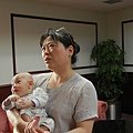 兩人表情都很怪