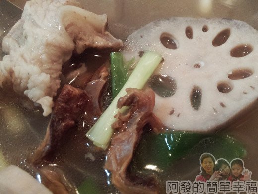 蓮藕排骨湯11-特寫